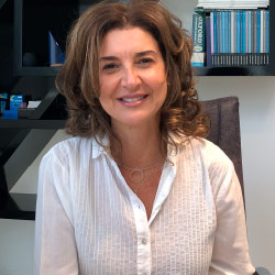 ANA CLAUDIA MATTIELLO SVERZUT