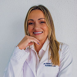 DRA. ADRIANA CAVALCANTI DE MAC�DO