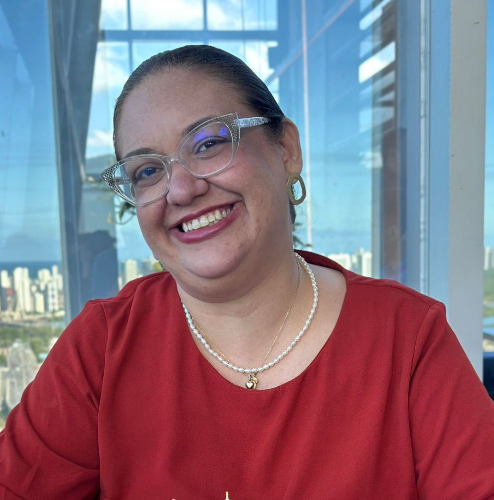 DRA. NAH�MI CRUZ DE LUCENA 